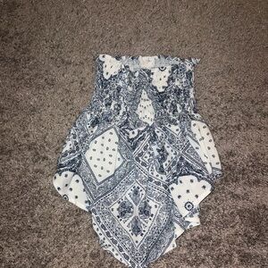 SHEIN Black and White Patterned Top